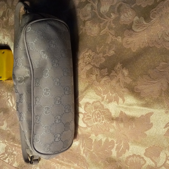 10x5 authentic Gucci small purse very good condition serial number 0 7 1 9 8 2 1 - Picture 7 of 14